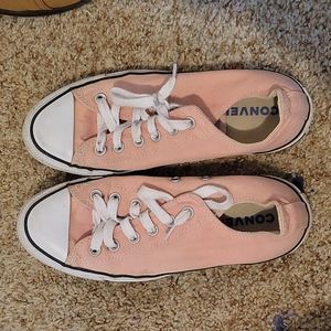 Pink converse size 6 in men's and 8 in women's